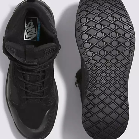 Vans WMNS Ultrarange Exo
Black/Black
VN0A4BVSBKA
Boots UltraRange EXO Hi MTE-2 - Picture 5 of 16